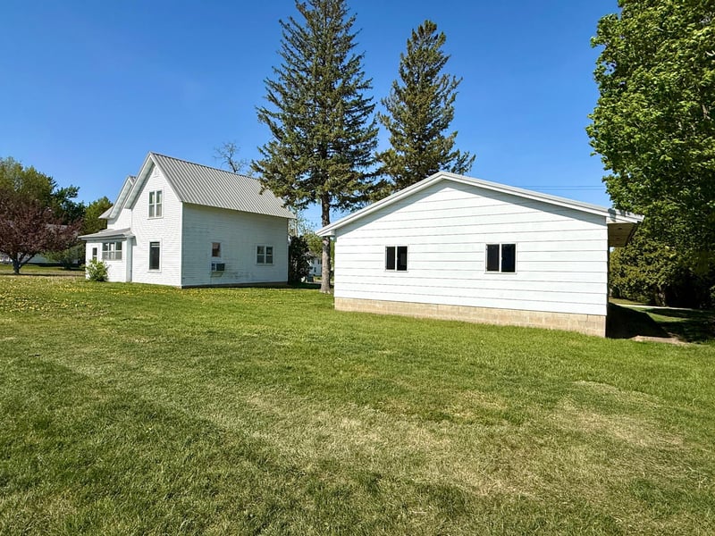 512 S Broadway St, Spring Valley, MN 55975