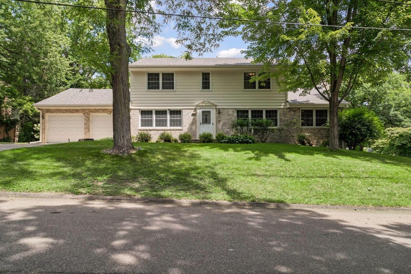 3931 Huntingdon Dr, Hopkins, MN 55305