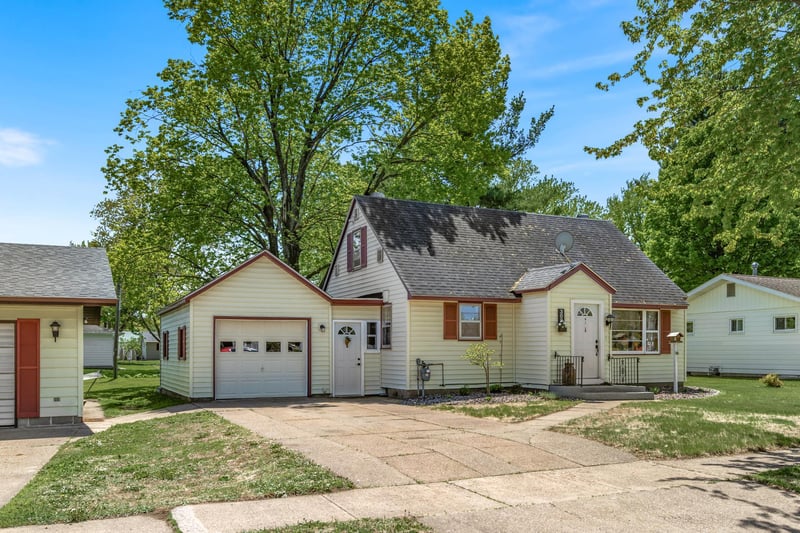 308 20th Ave W, Menomonie, WI 54751