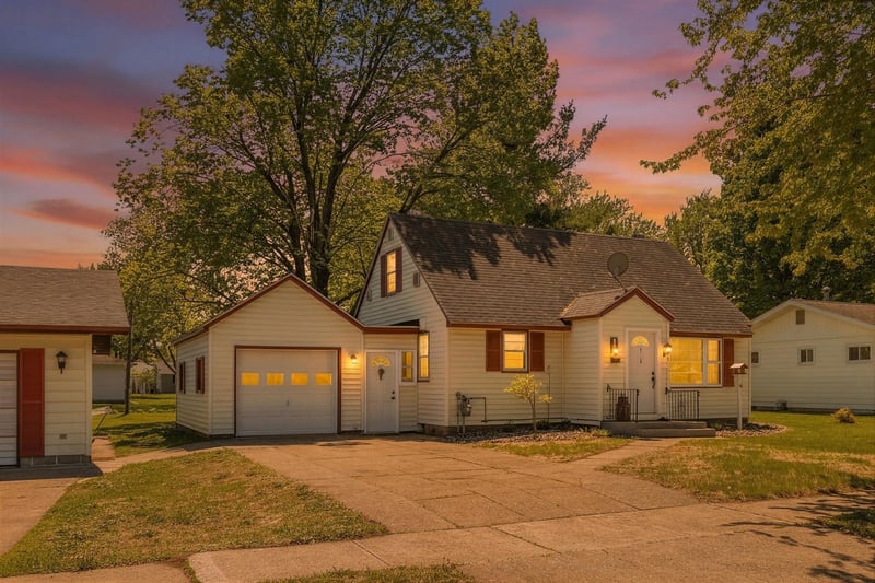 308 20th Ave W, Menomonie, WI 54751