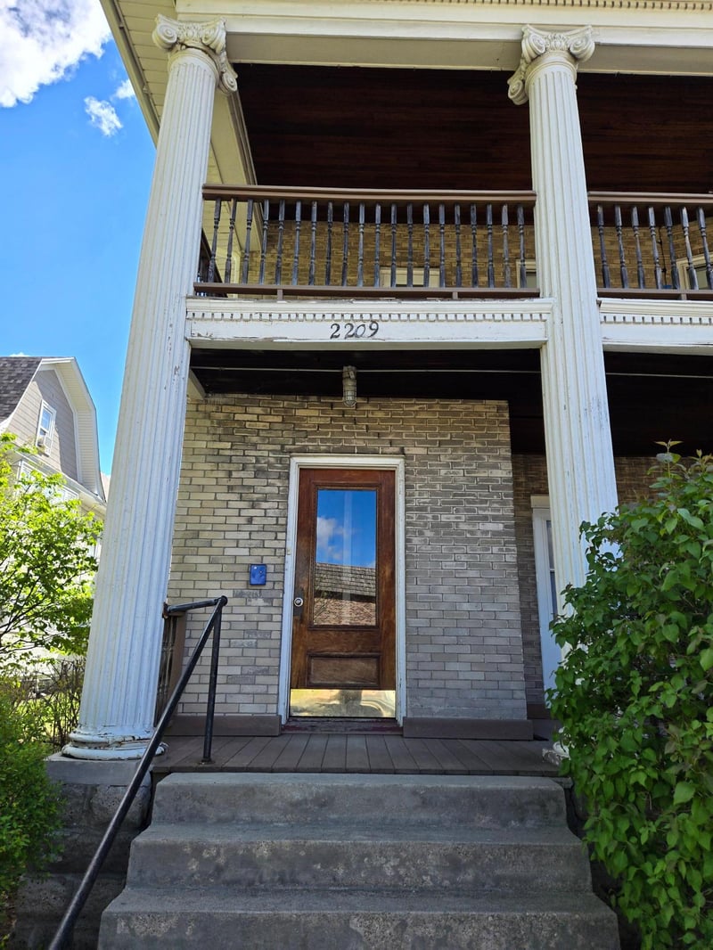 2209 Pleasant Ave, Minneapolis, MN 55404