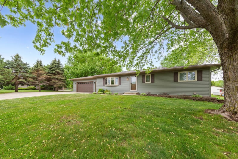 1724 Prairie Ave SW, Faribault, MN 55021