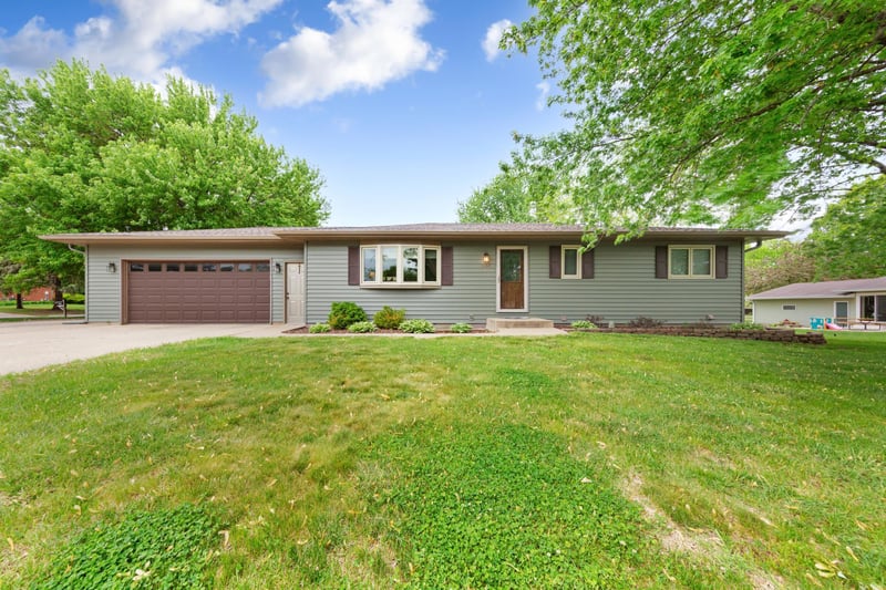 1724 Prairie Ave SW, Faribault, MN 55021