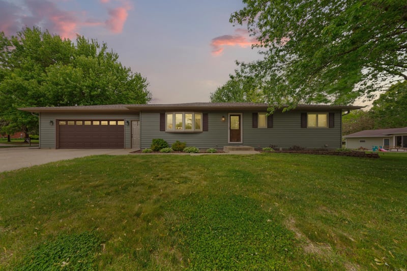 1724 Prairie Ave SW, Faribault, MN 55021