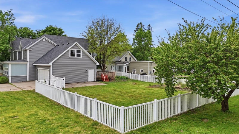 302 3rd St W, Hastings, MN 55033