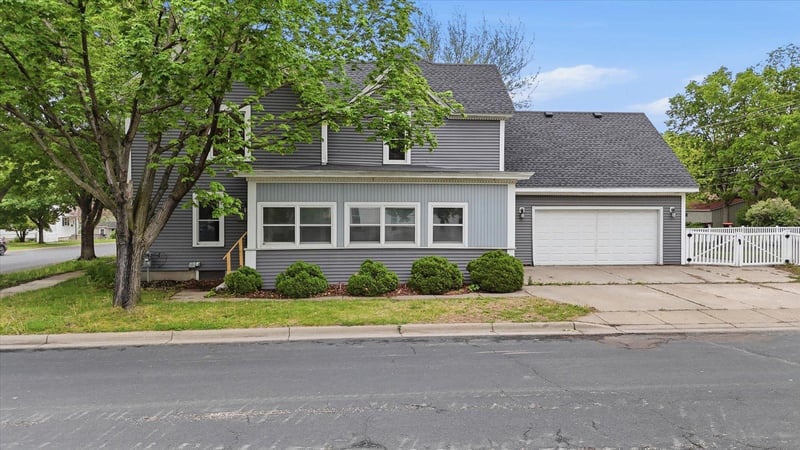 302 3rd St W, Hastings, MN 55033