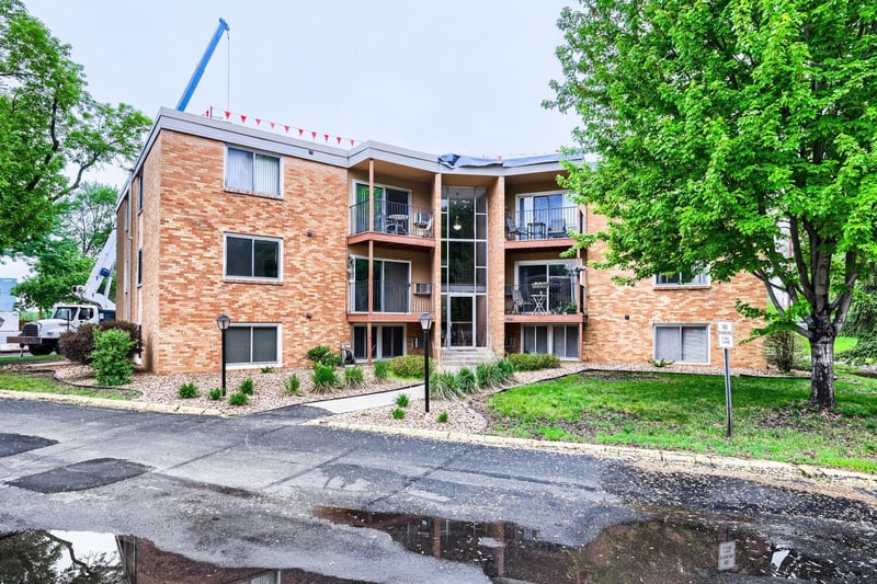 9141 Highway 55 #203, Golden Valley, MN 55427