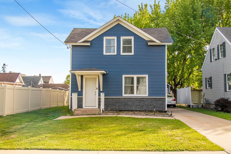 109 N 6th St, Lake City, MN 55041