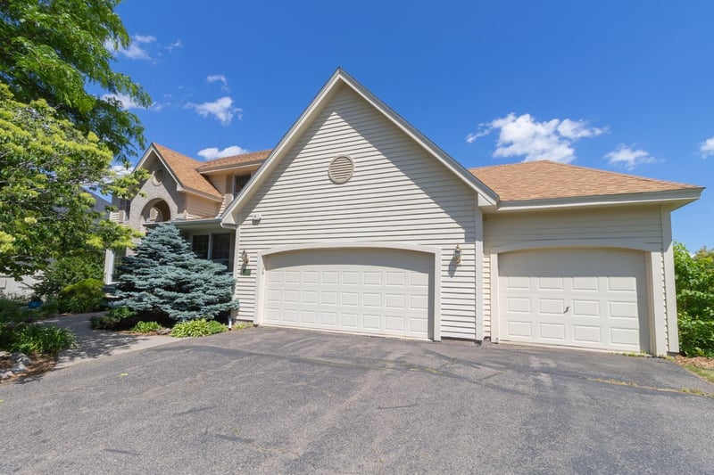 3440 Zircon Ln N, Plymouth, MN 55447