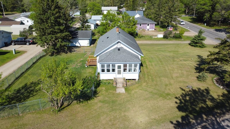 17 Balsam Ave NW, Menahga, MN 56464