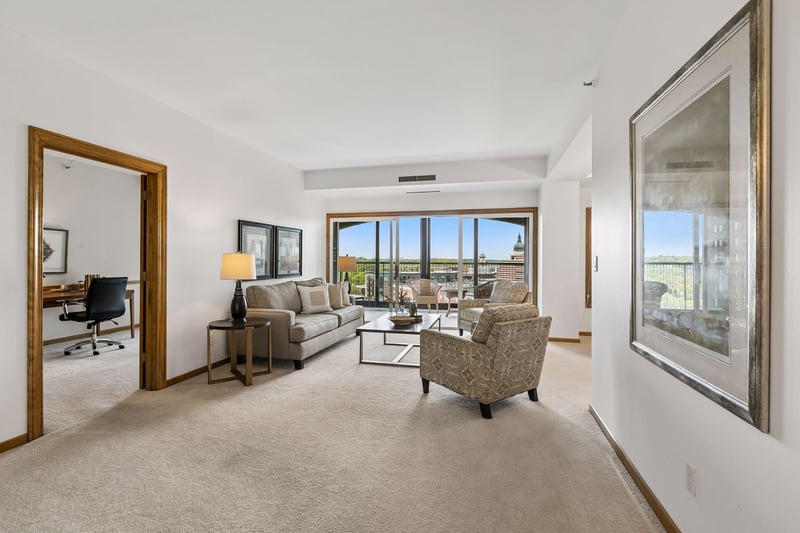 1201 Yale Pl #809, Minneapolis, MN 55403