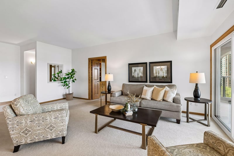 1201 Yale Pl #809, Minneapolis, MN 55403