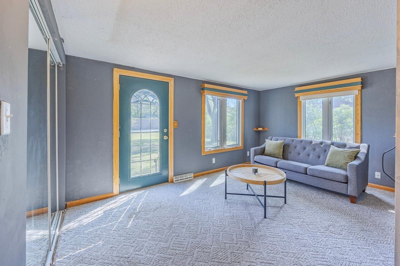 501 Main St NW, Coon Rapids, MN 55448