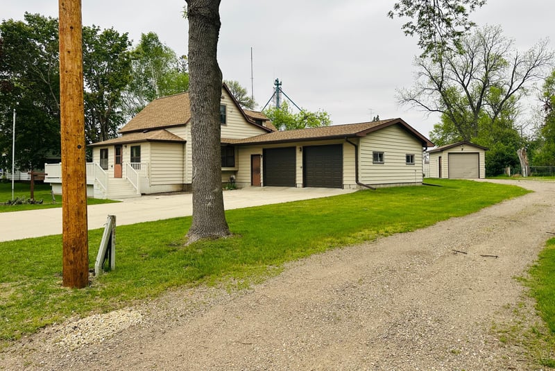 106 3rd Ave W, Raymond, MN 56282