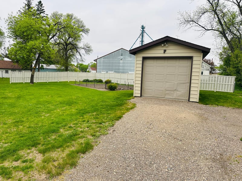 106 3rd Ave W, Raymond, MN 56282