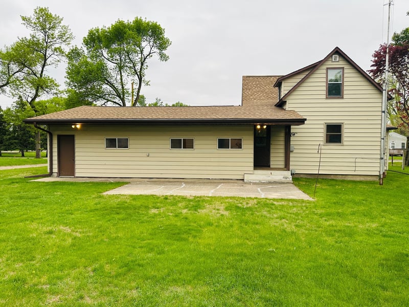 106 3rd Ave W, Raymond, MN 56282