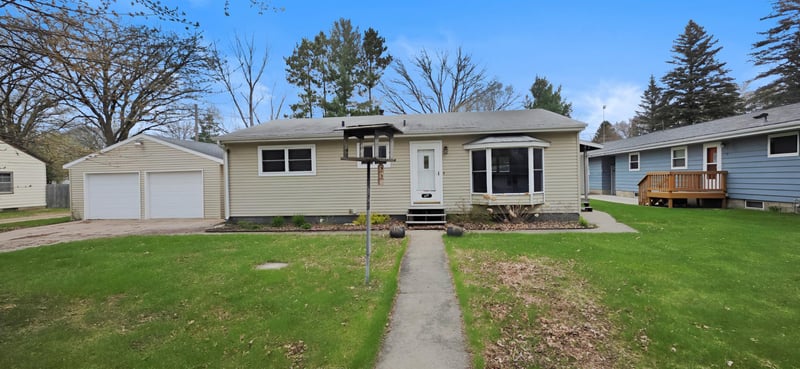 610 8th Ave SW, Little Falls, MN 56345
