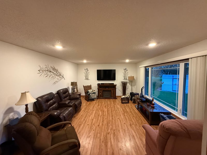 1228 Edgewood Dr, Thief River Falls, MN 56701