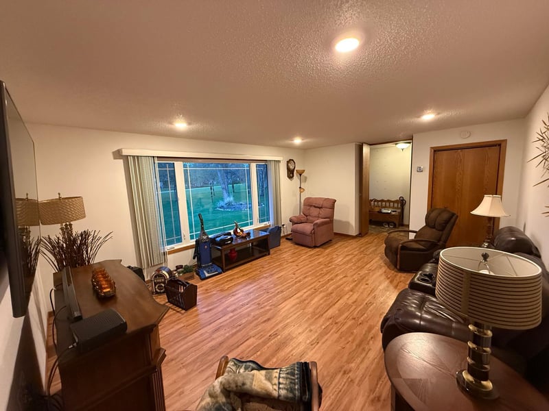 1228 Edgewood Dr, Thief River Falls, MN 56701