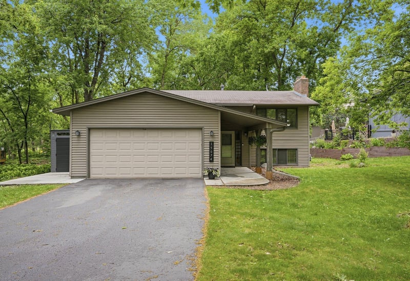 15074 Woodhill Trl, Eden Prairie, MN 55346