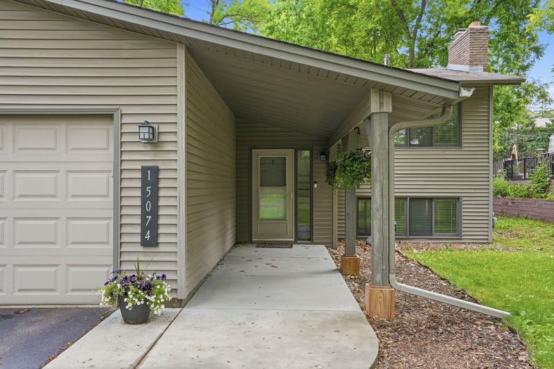15074 Woodhill Trl, Eden Prairie, MN 55346