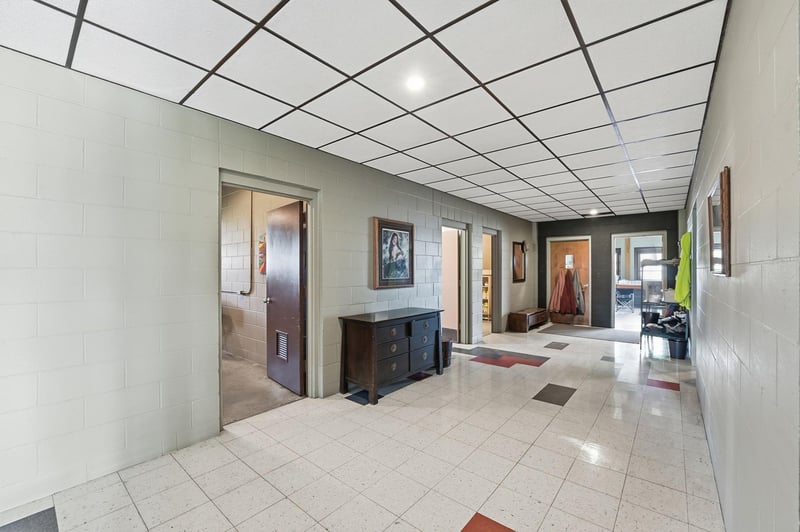 612 N Brown St, Winthrop, MN 55396