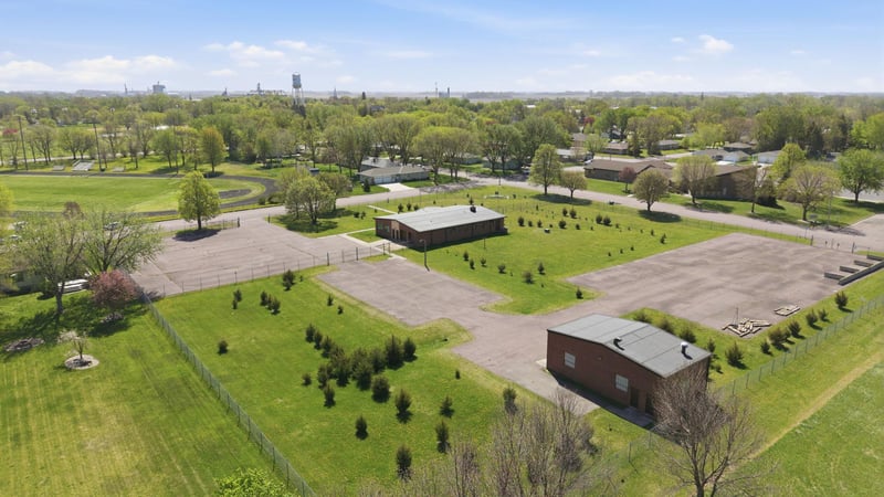 612 N Brown St, Winthrop, MN 55396