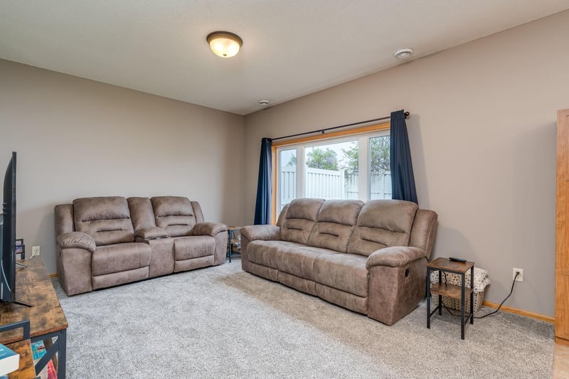 2142 Willow Trl, North Mankato, MN 56003