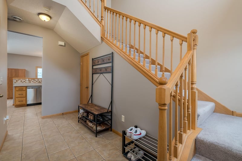 2142 Willow Trl, North Mankato, MN 56003