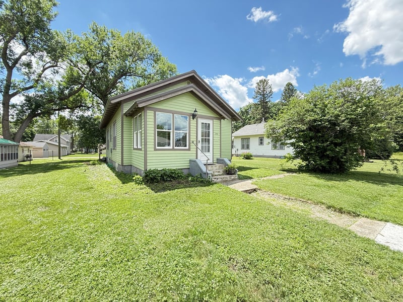 246 E Rooney Ave, Appleton, MN 56208