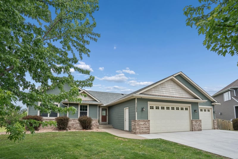 11292 Lambert Ct, Hanover, MN 55341