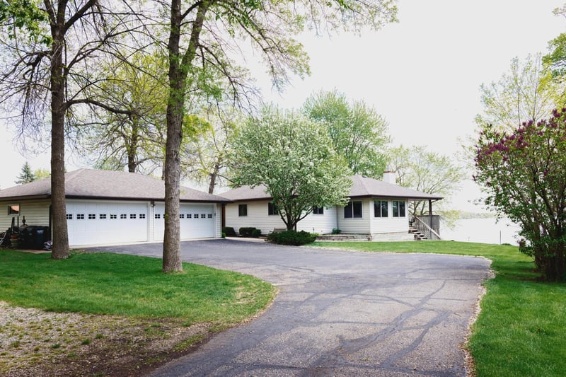 11621 Maple Springs Dr SE, Alexandria, MN 56308
