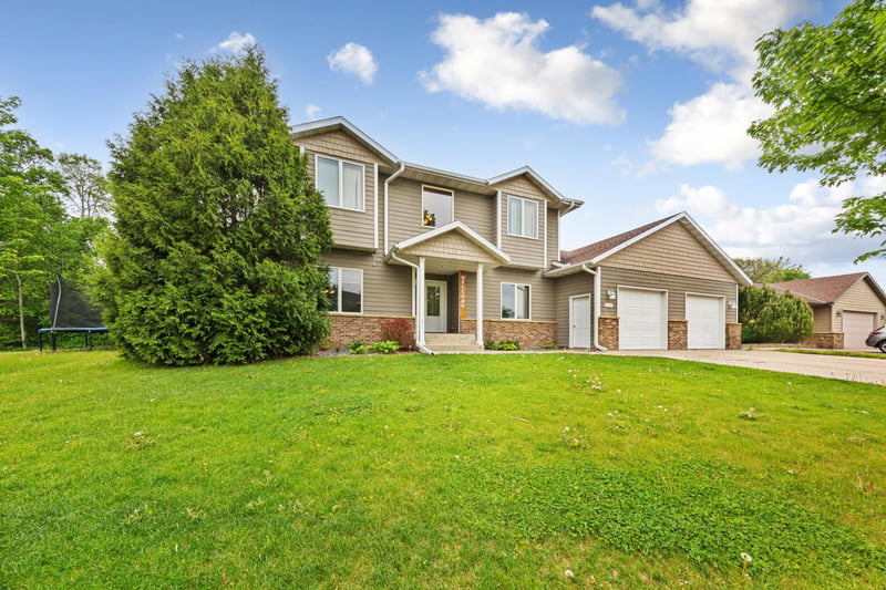1540 Greenleaf Rd, Owatonna, MN 55060