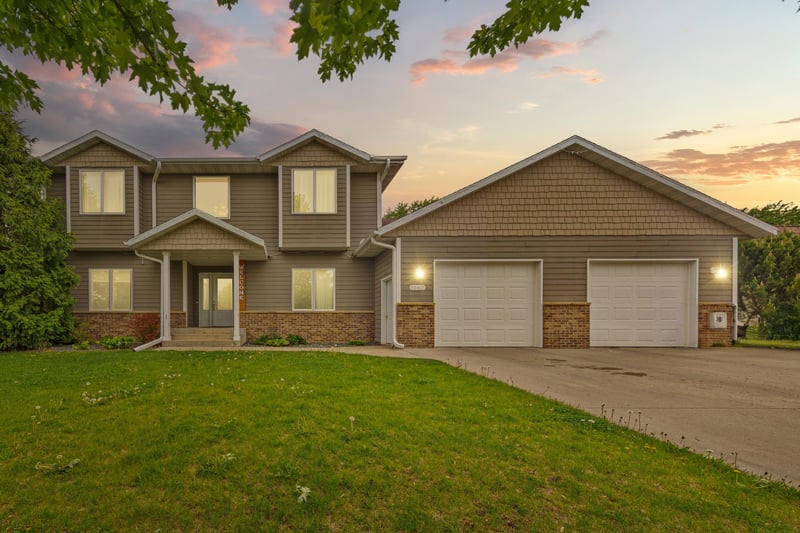 1540 Greenleaf Rd, Owatonna, MN 55060
