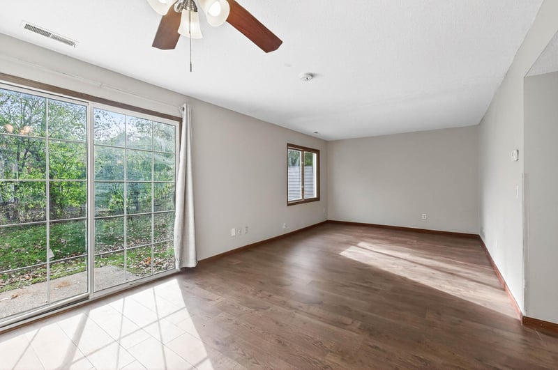 605 Portland Dr E, Burnsville, MN 55337