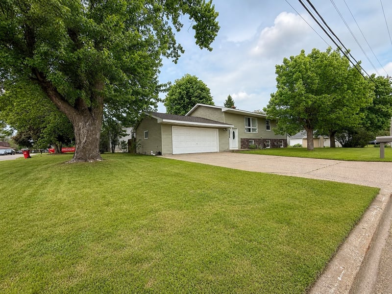 5250 W 9th St, Winona, MN 55987