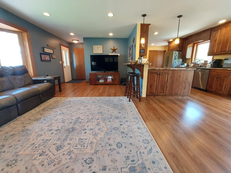 409 Sundown Dr, Avon, MN 56310