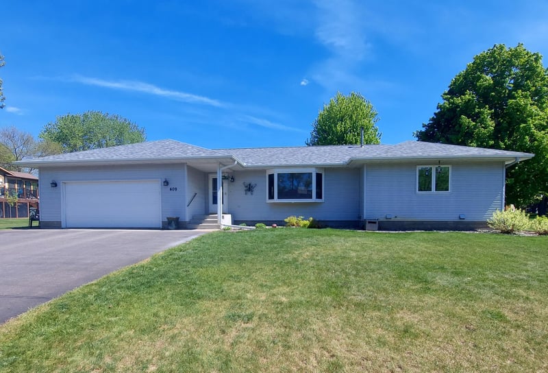 409 Sundown Dr, Avon, MN 56310