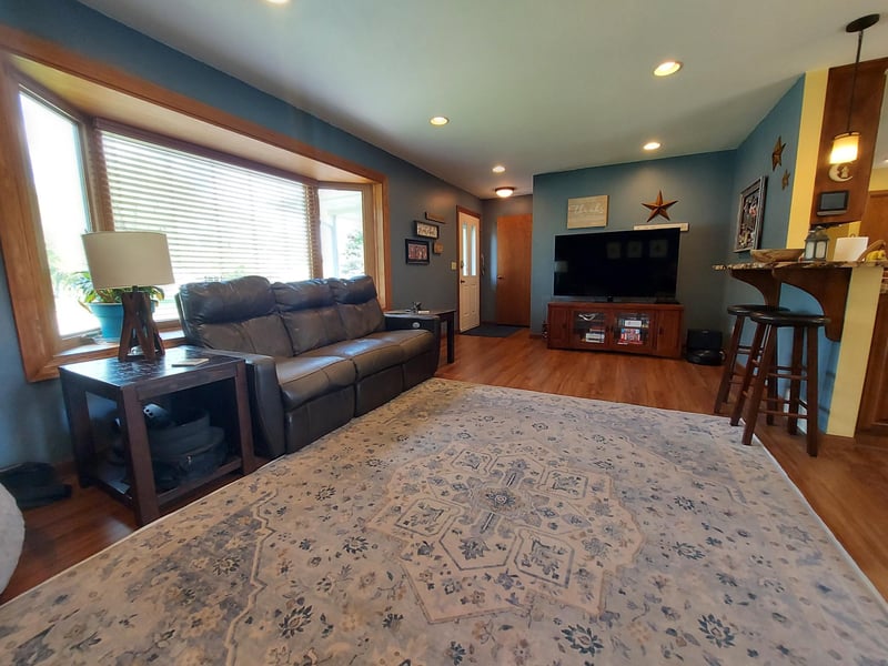 409 Sundown Dr, Avon, MN 56310