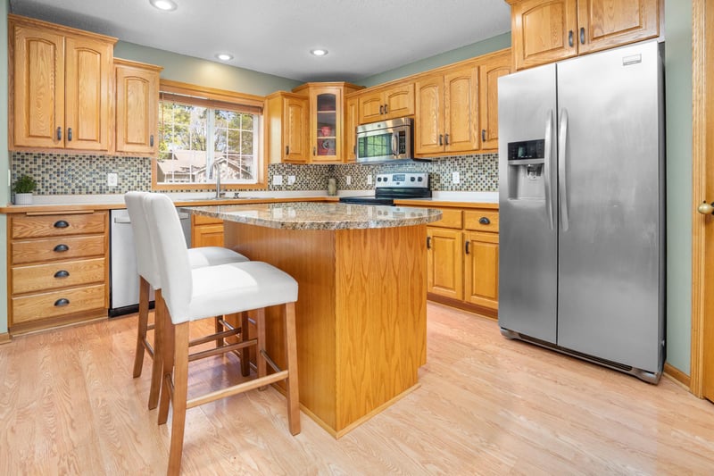 615 Oakwood Dr, Saint Cloud, MN 56304