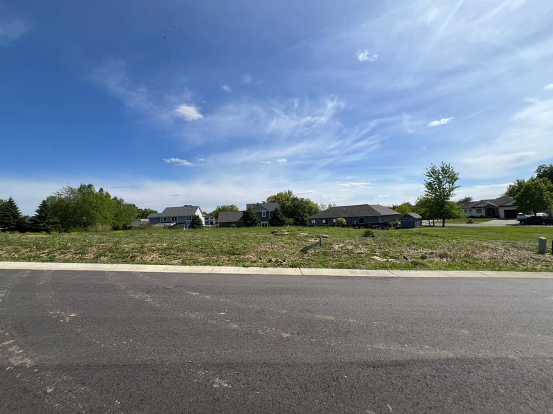 2580 Gold Finch Ln, Red Wing, MN 55066