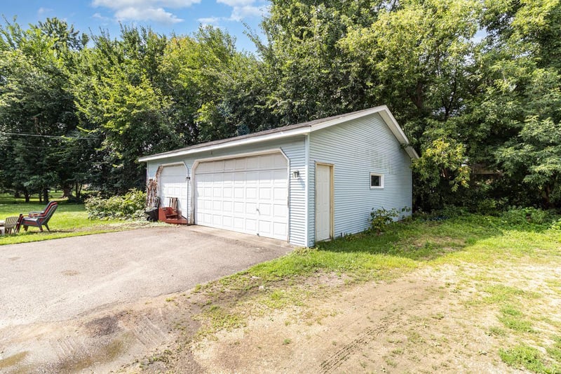 656 2nd St N, Bayport, MN 55003