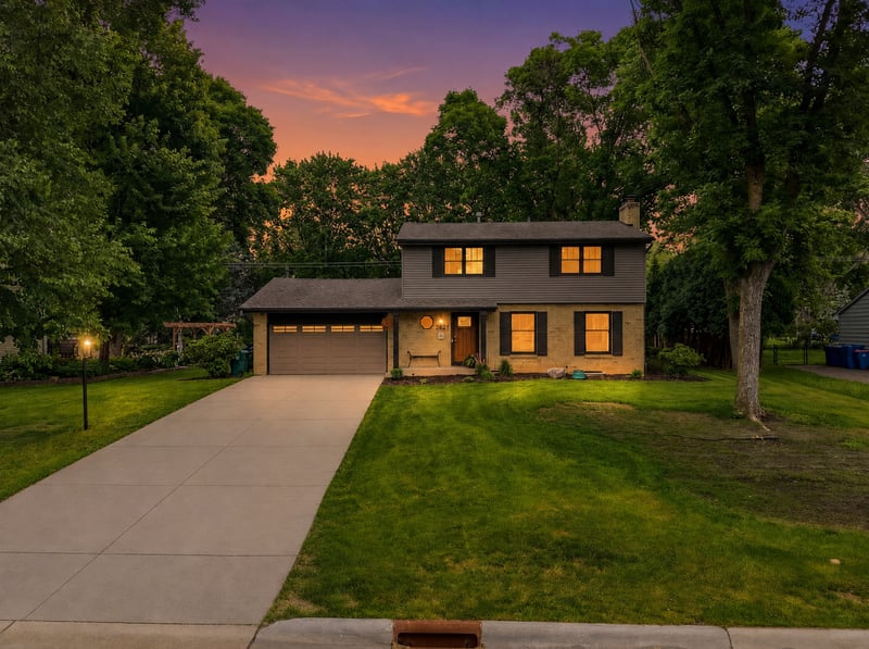 2400 Cavell Ave N, Golden Valley, MN 55427