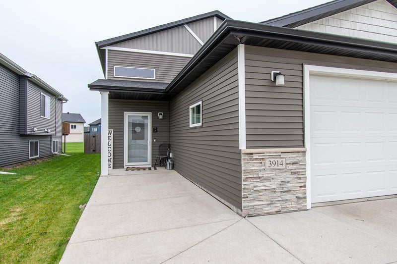 3914 31st St S, Moorhead, MN 56560