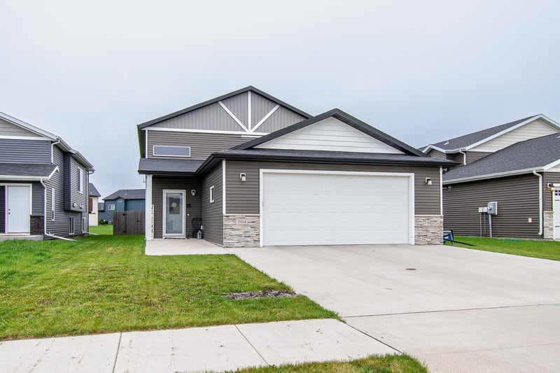 3914 31st St S, Moorhead, MN 56560