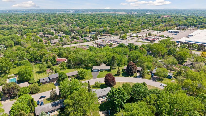 10643 Vessey Rd, Bloomington, MN 55437