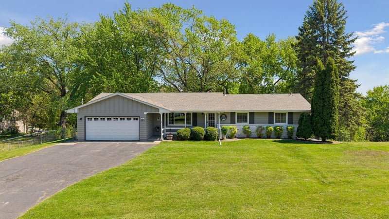 10643 Vessey Rd, Bloomington, MN 55437