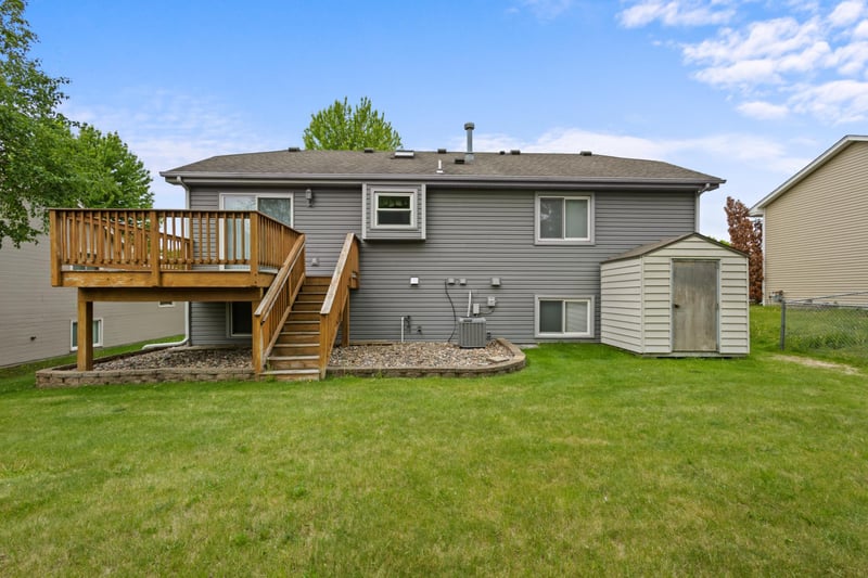 2408 Crestmount Ln, Burnsville, MN 55306