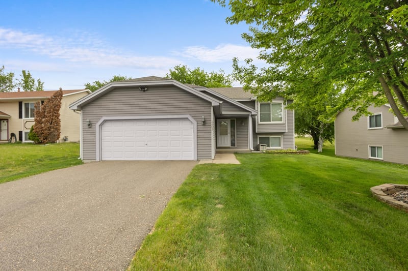 2408 Crestmount Ln, Burnsville, MN 55306