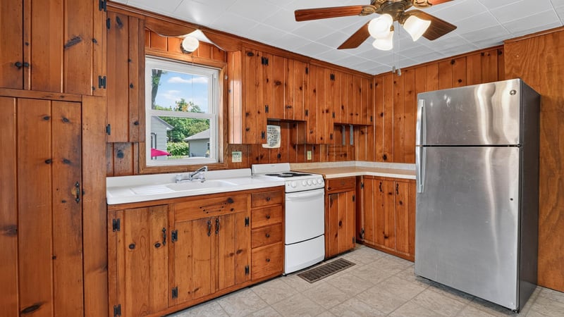 204 Noble St, Hinckley, MN 55037
